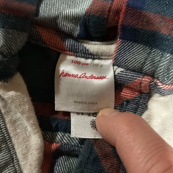 Lot 2 Hanna button up flannels 4T - Picture 3 of 3